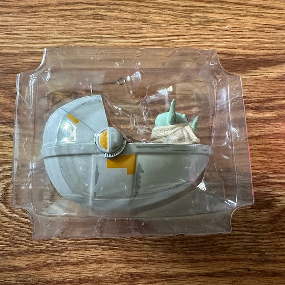 Christmas Ornament 2020, Star Wars: The Mandalorian The Child in Hovering Pram - Picture 8 of 10